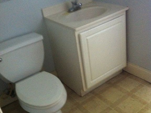 3rd image of 911 North St APT 4