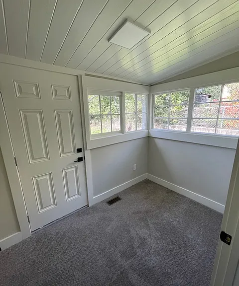 1121 Columbus St — Photo 5