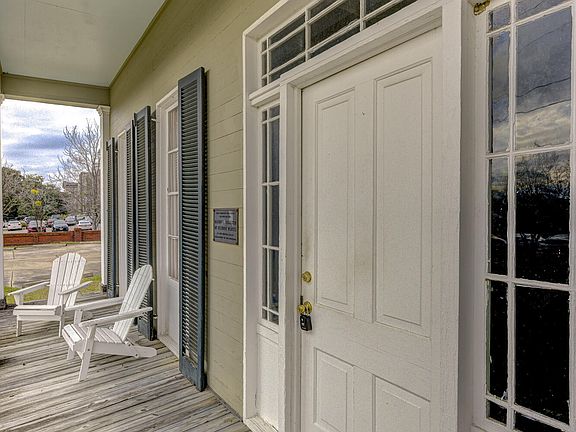 4th image of 1115 Grove St