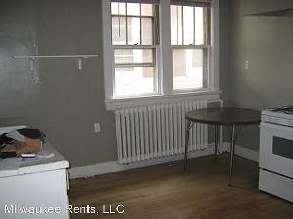 5th image of 2754 N Bremen St