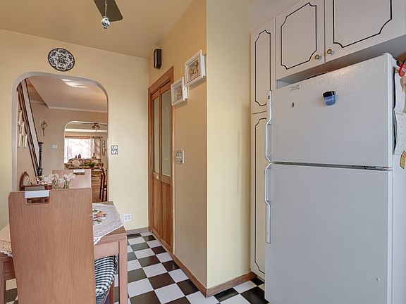 4th image of 2327 E 21st St