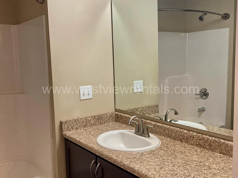200 E Maple St — Photo 280
