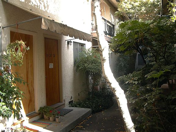 3rd image of 99 Glen Eyrie Ave APT 15