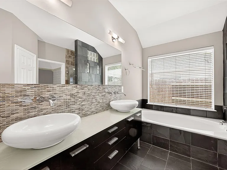 4818 Lake Catherine Ct — Photo 26