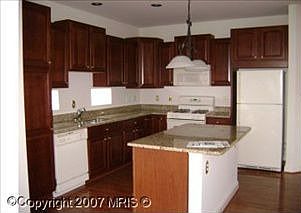 4th image of 6805 Walnut Park Ln