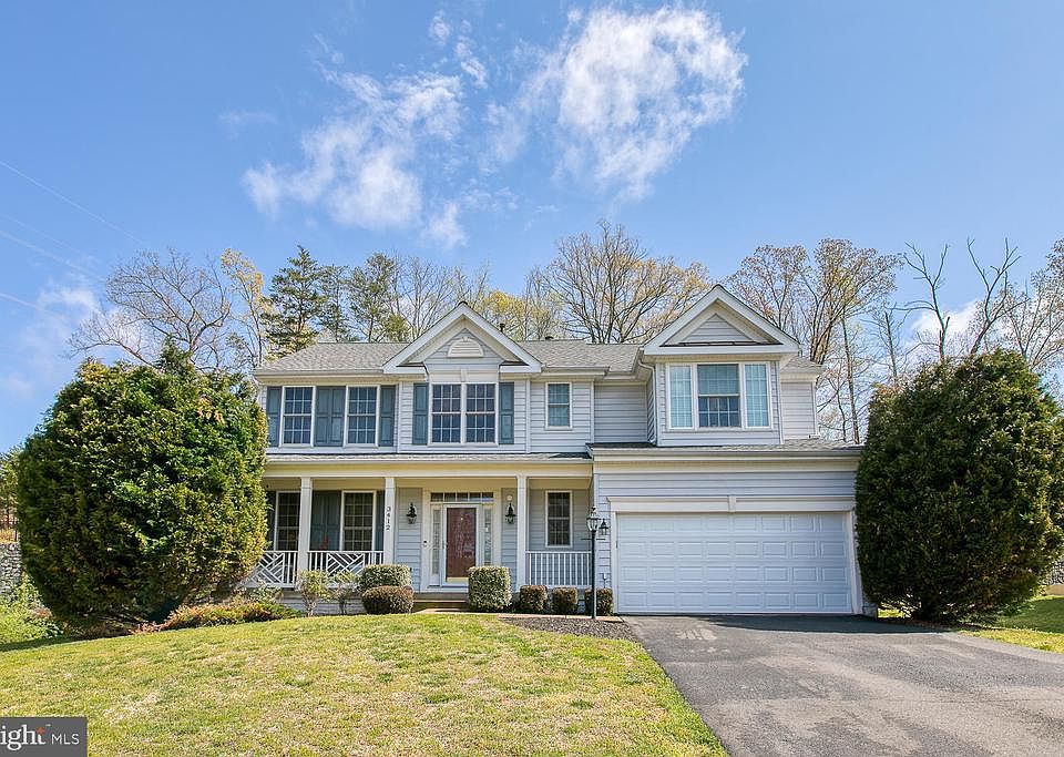 Former Model Home, 5 beds, 3.5 baths