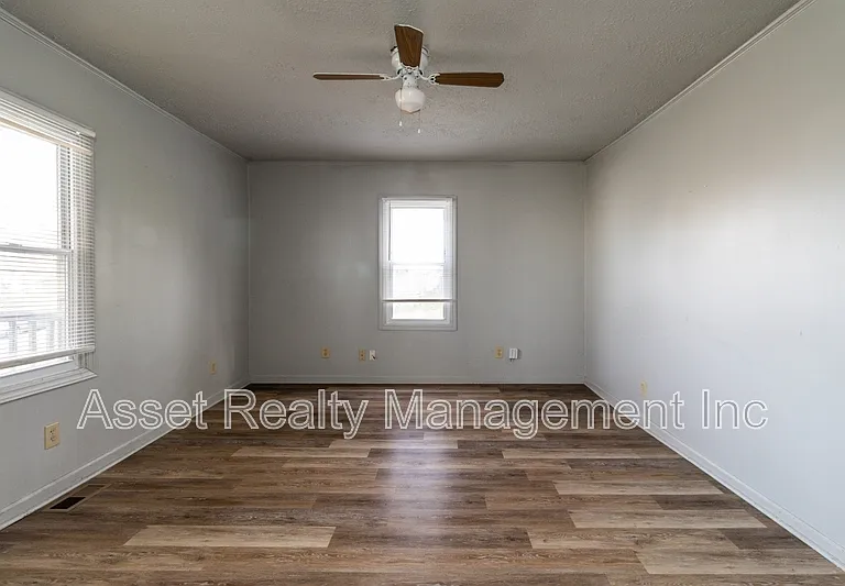 218 W Columbia Ave — Photo 4