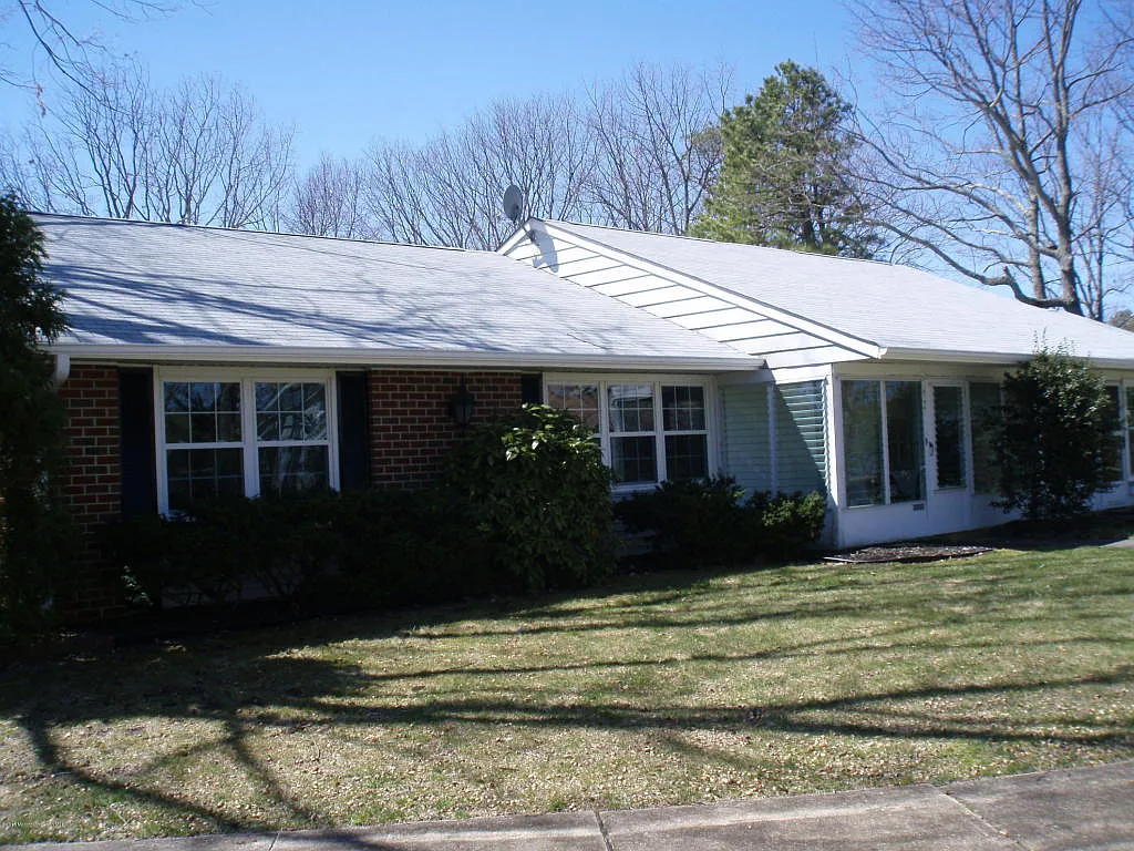 979A Aberdeen Dr photo 1