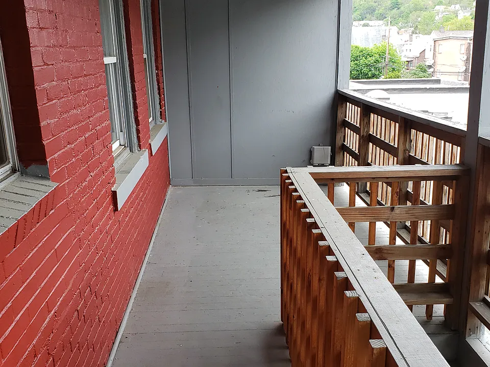 512 Broadway Ave #3