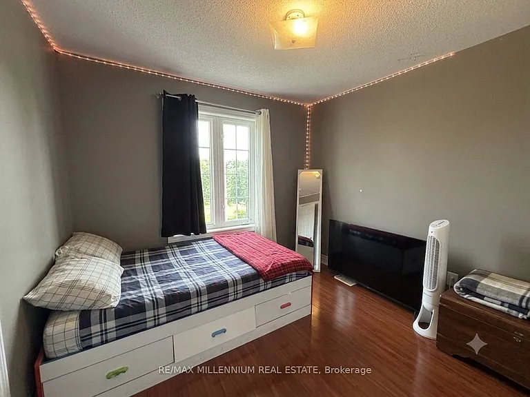 33 Nomad Cres #UPPER — Photo 15