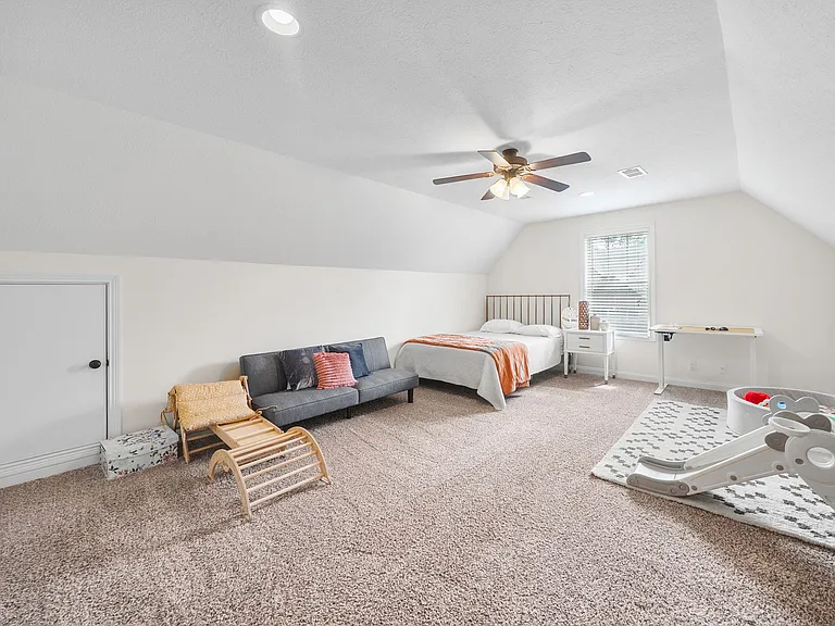 404 Sedgwick Ln — Photo 22