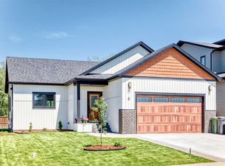 6 S Napoleon Meadows Way, Innisfail, AB T4G 0N6