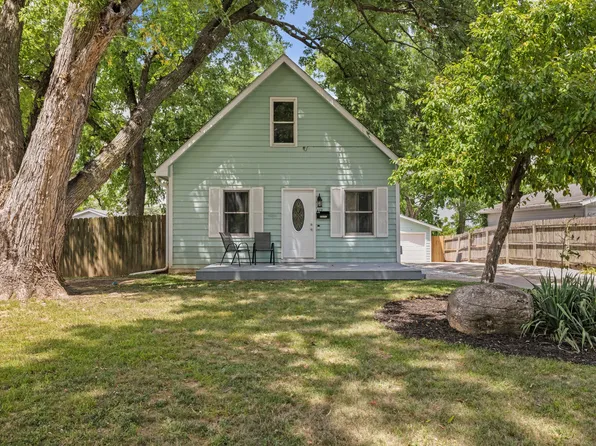 412 E Gray St, Des Moines, IA 50315