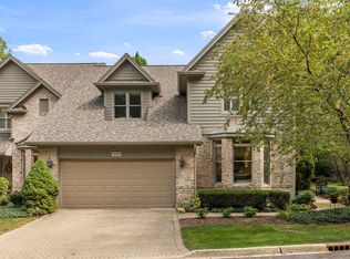 1020 Crestwood Cir, Saint Charles, IL 60175
