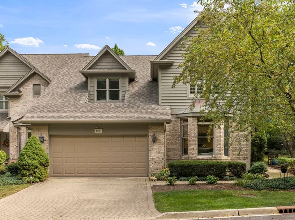 1020 Crestwood Cir, Saint Charles, IL 60175