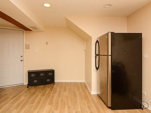 5th image of 1407 W Erie St #H