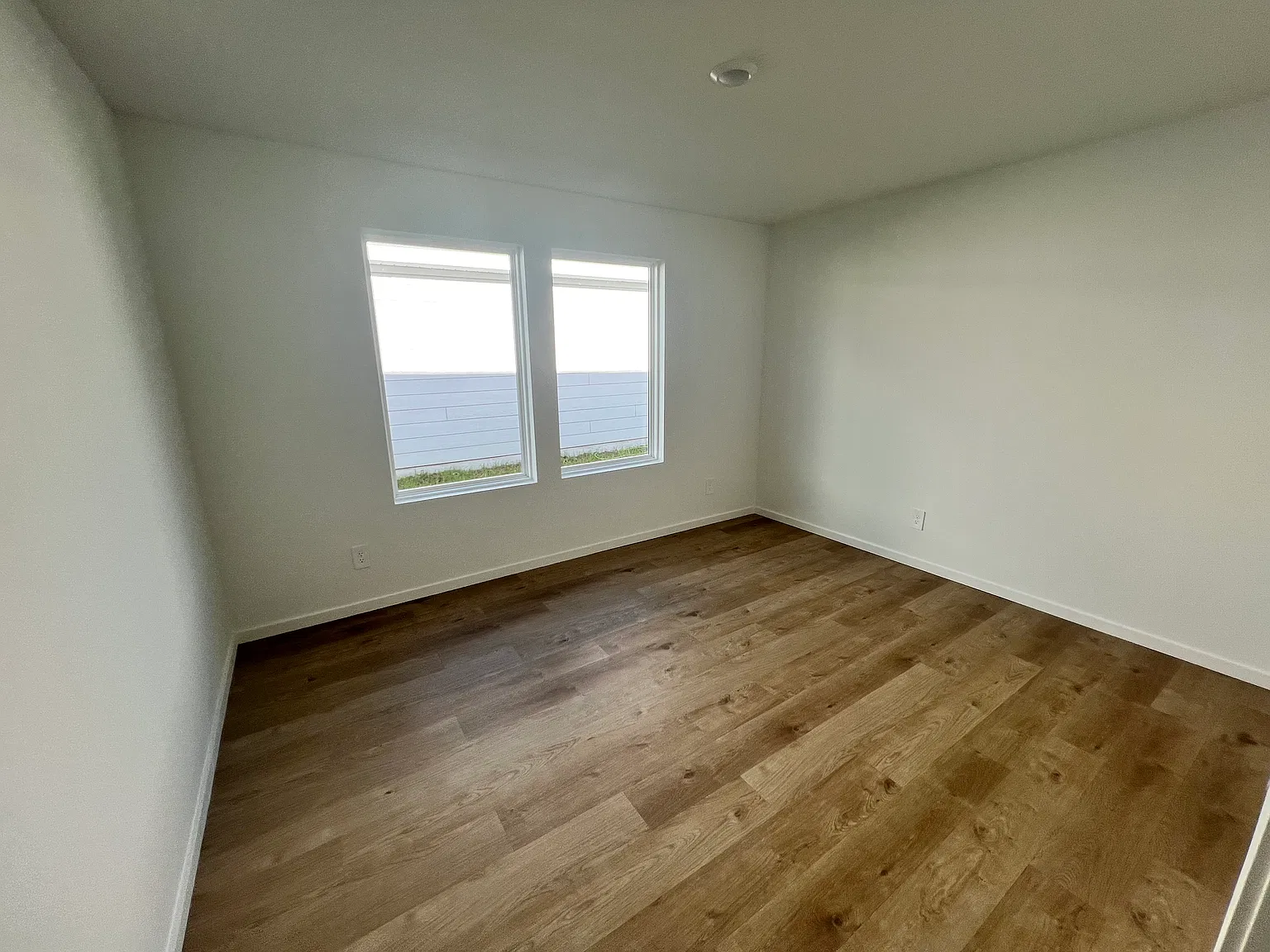 4 bed, 1985 sqft, $1,890 — Photo 4