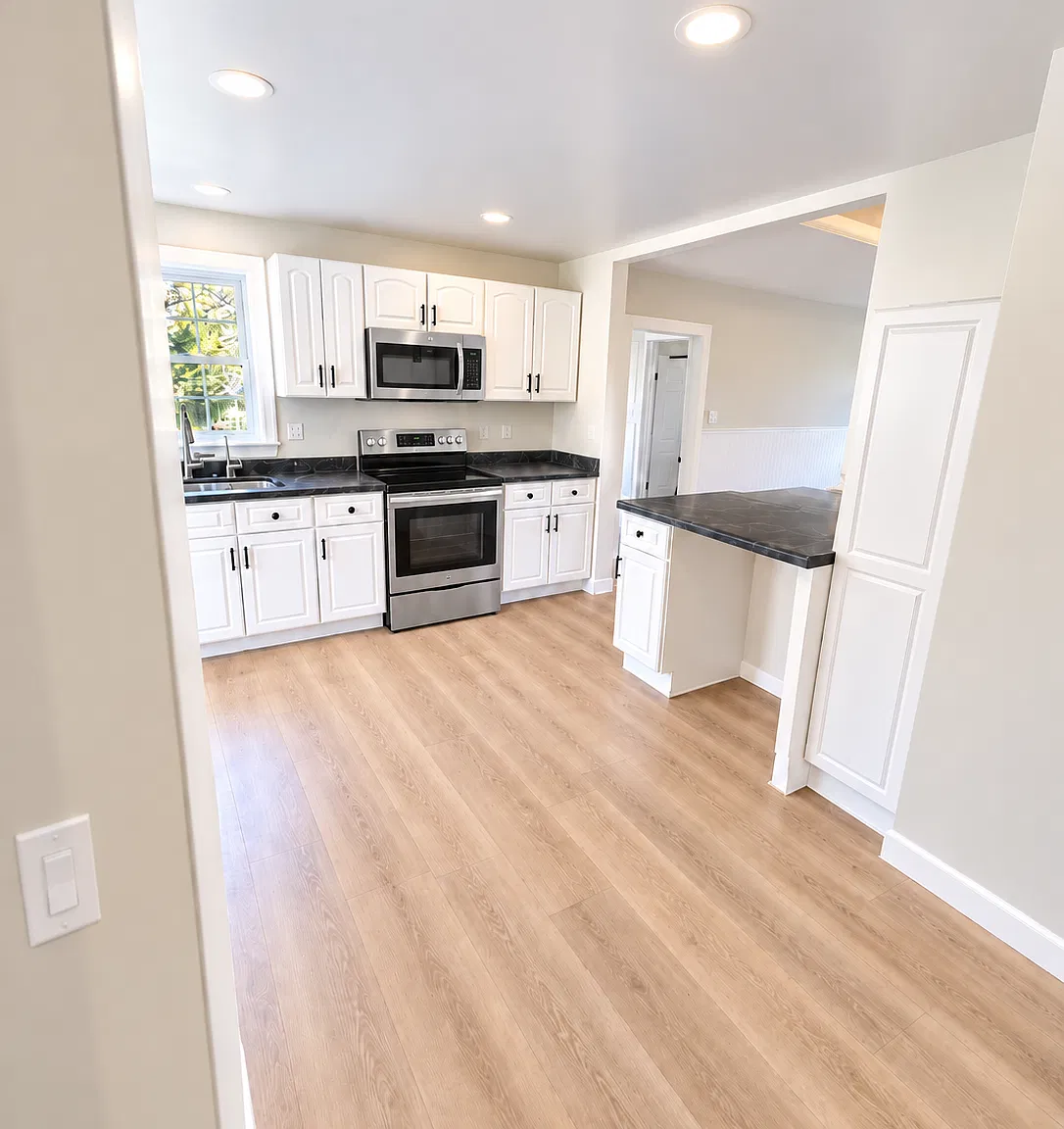 4 bed, 1600 sqft, $2,295 — Photo 3