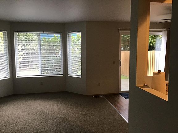 3rd image of 1720 Pear St NE