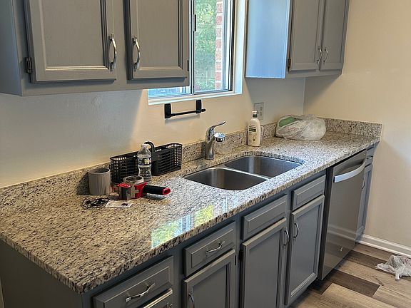 2nd image of 220 W Park Ave