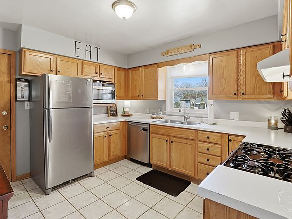 5th image of 175 N Elm St