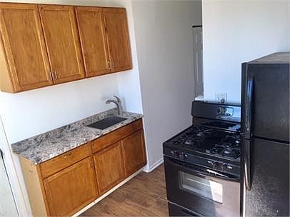 2nd image of 1607 N Lawndale Ave #2N