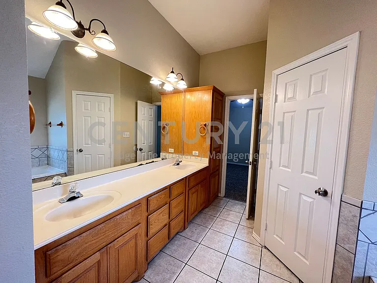 788 Robin Ct — Photo 11