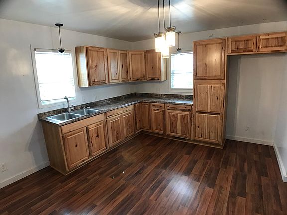 4th image of 3008 Fairfield St