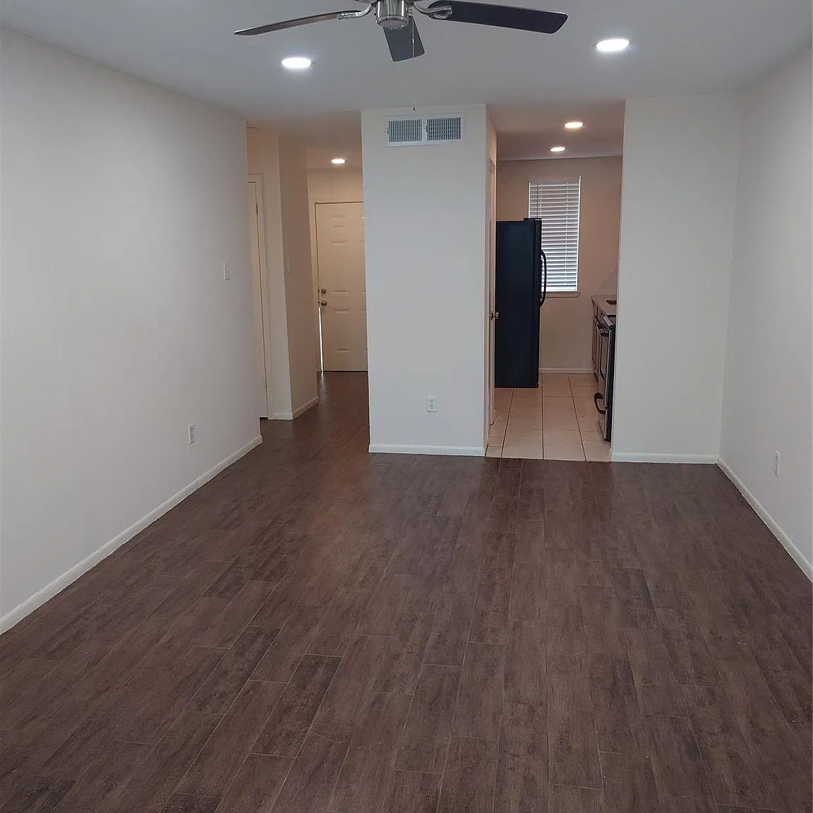 3 bed, 2.5 bath, 1443 sqft, $1,700 — Photo 2