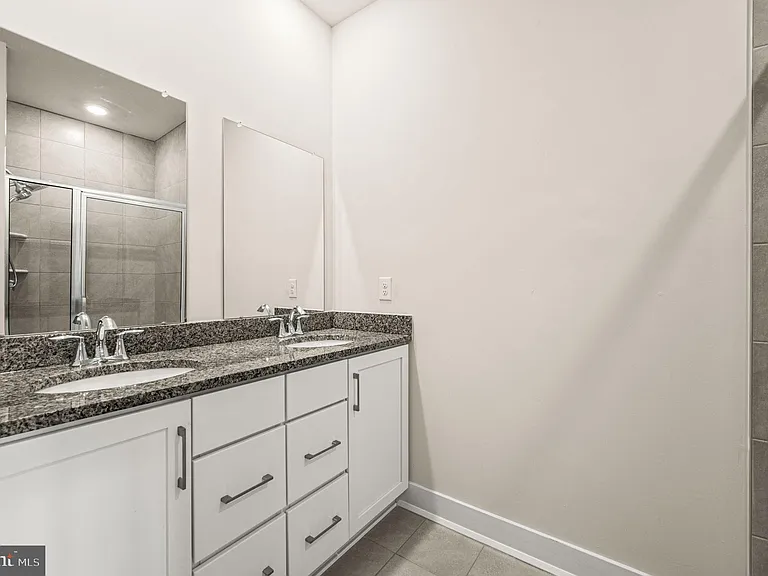 127 Gaslight Aly — Photo 16