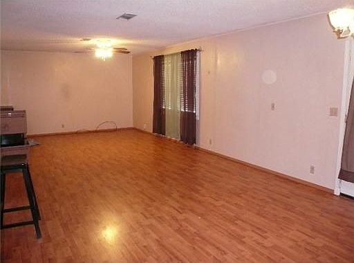 4th image of 1233 Wedgewood Dr