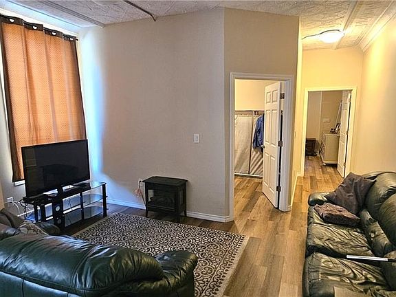5th image of 74 Locke St N