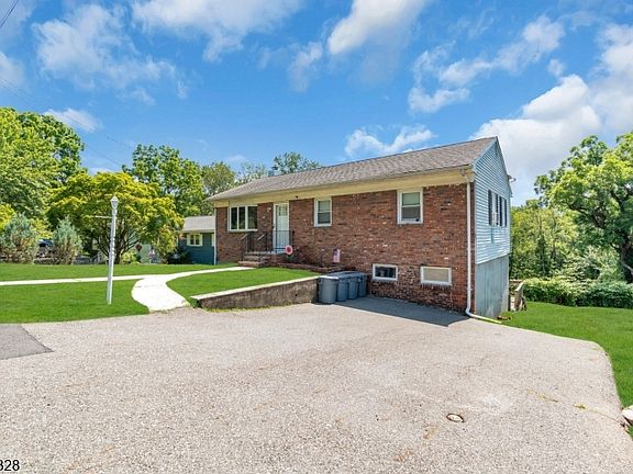 5th image of 7 Cayuga Ave