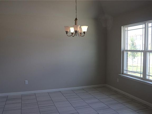 3rd image of 5609 Sacco St