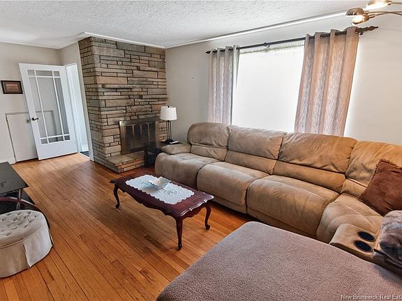 3rd image of 88 Walsh St