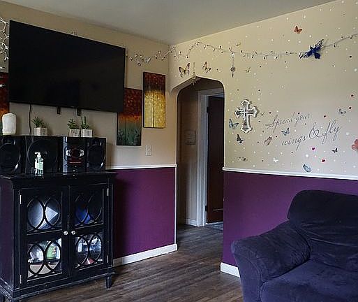 4th image of 2201 Whitney Ave