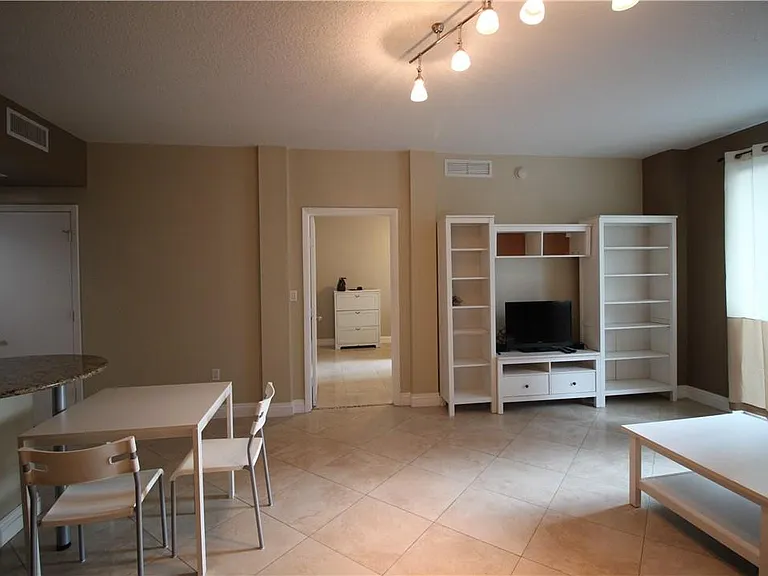 7275 SW 90th Way #211 — Photo 3