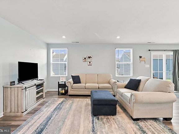 4th image of 512 Raeann Dr