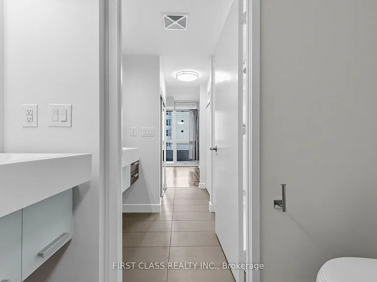 38 Dan Leckie Way #715 — Photo 11