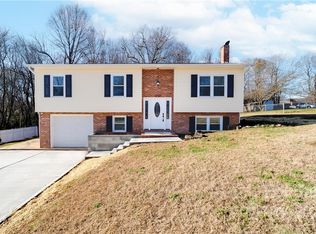 1733 Magnum Rd, Hickory, NC 28602
