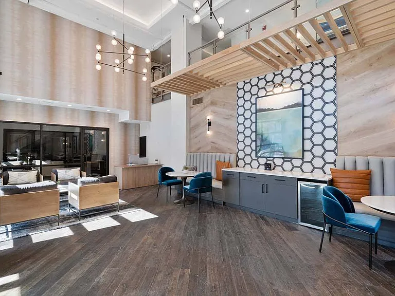 Sofi At 50 Forest — Photo 22
