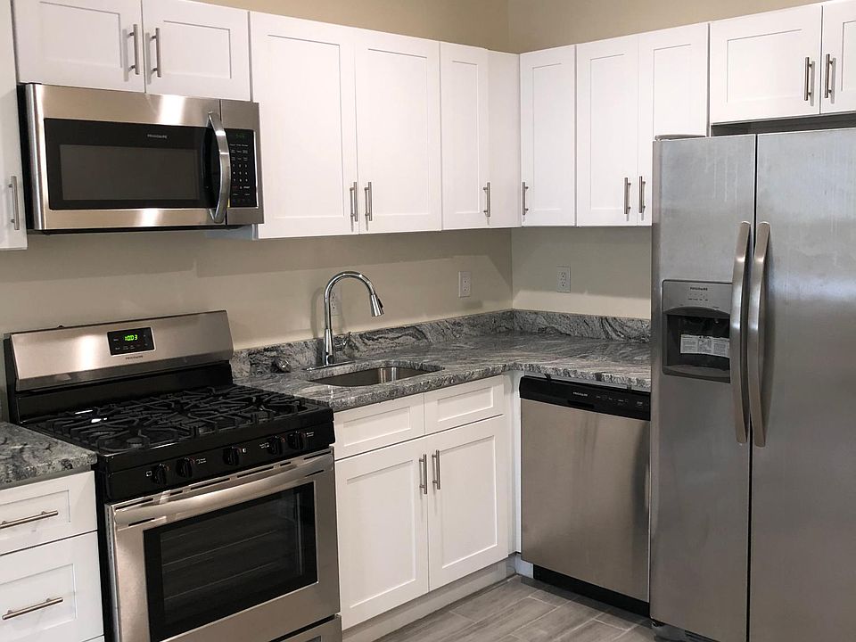 1st image of 155 Evergreen Pl #407
