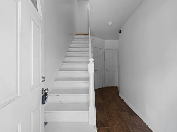 2037 Radcliff Avenue image 2 of 14