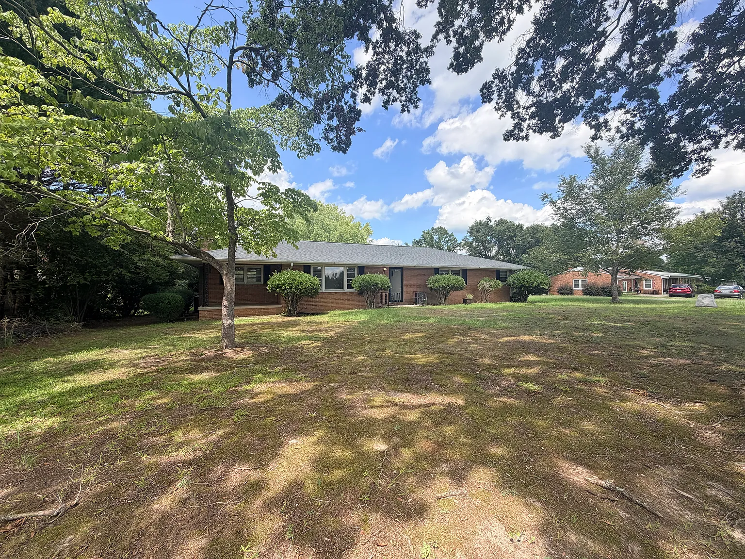 3 bed, 1.5 bath, 1412 sqft, $1,600 — Photo 2