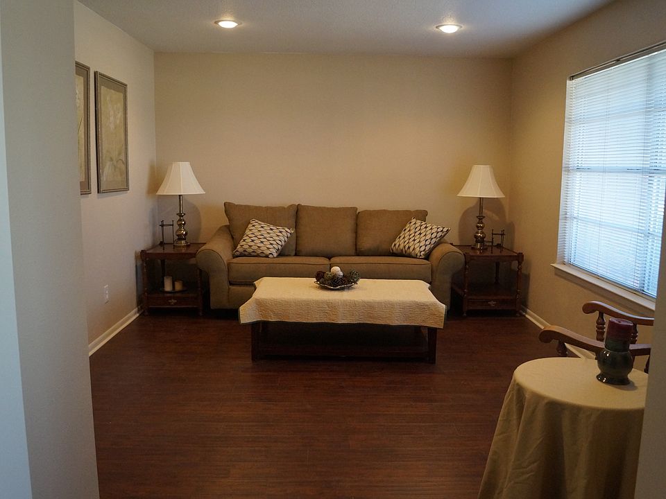 1st image of 3310 Woodford Dr