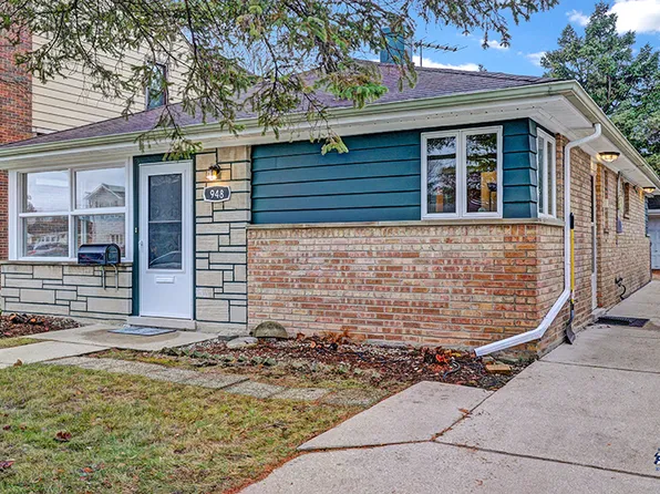 948 W Grant Dr, Des Plaines, IL 60016