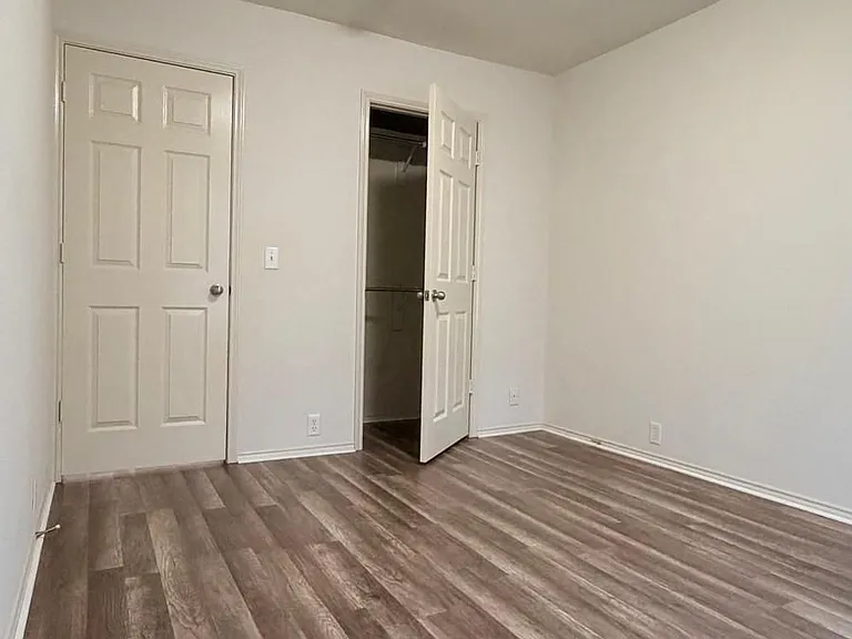 2205 Stoneleigh Pl — Photo 7