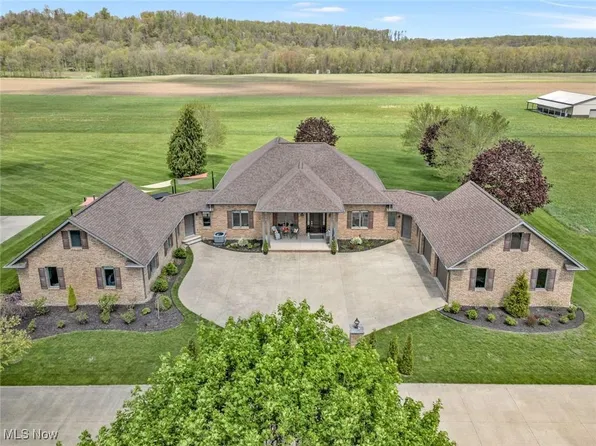 8050 Avalon Rd, Malvern, OH 44644