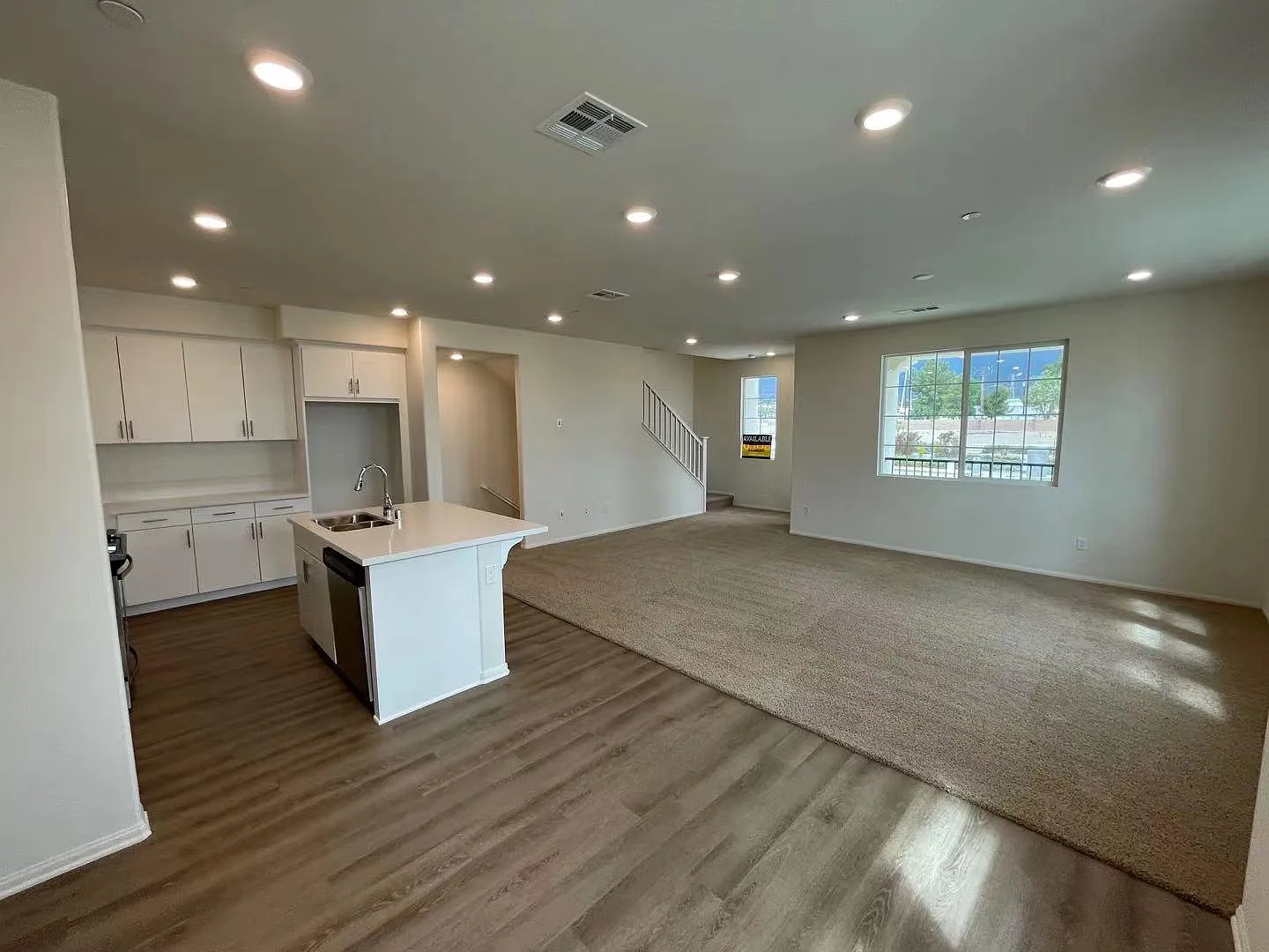 3 bed, 1896 sqft, $3,500 — Photo 3