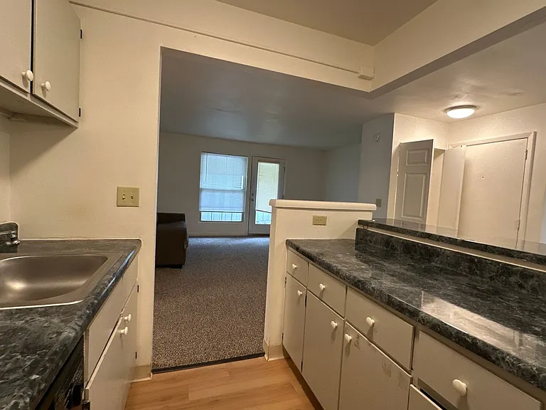 University Park Apartments near Cornell University — Photo 106